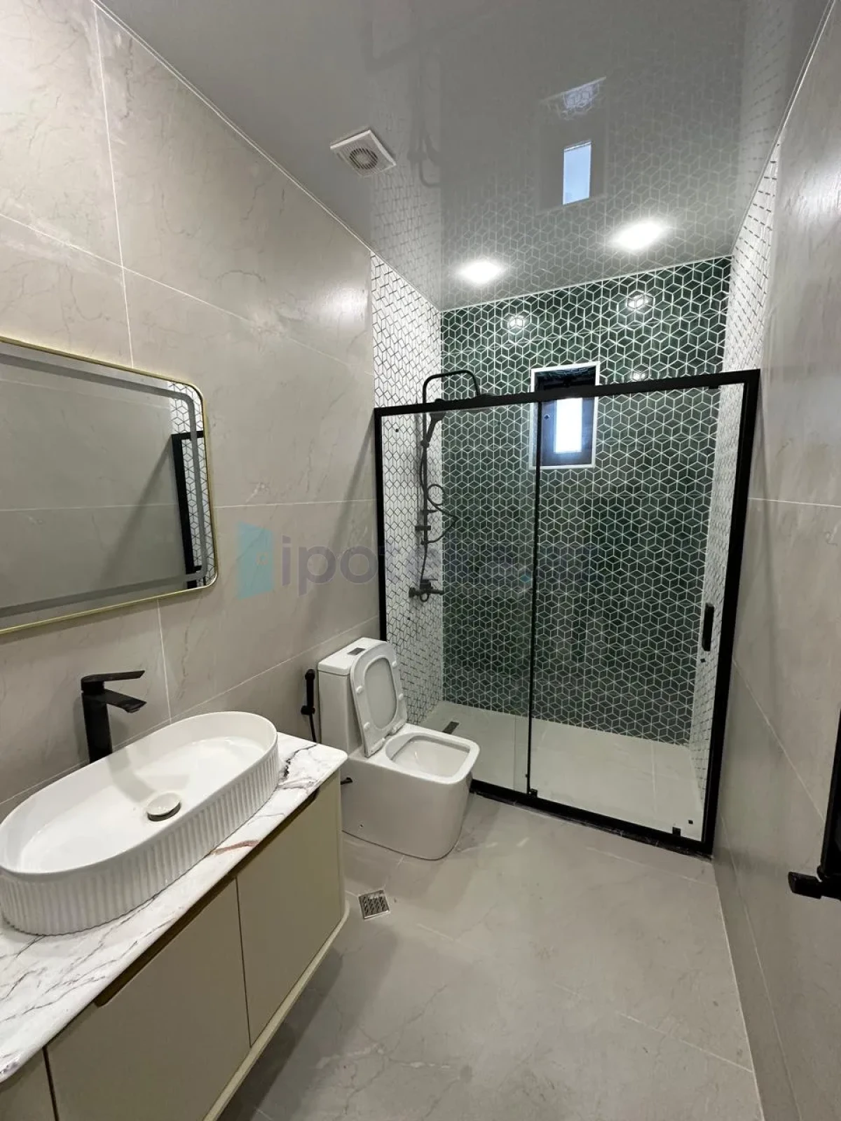 Satılır 5 otaqlı həyət evi 216 m²
