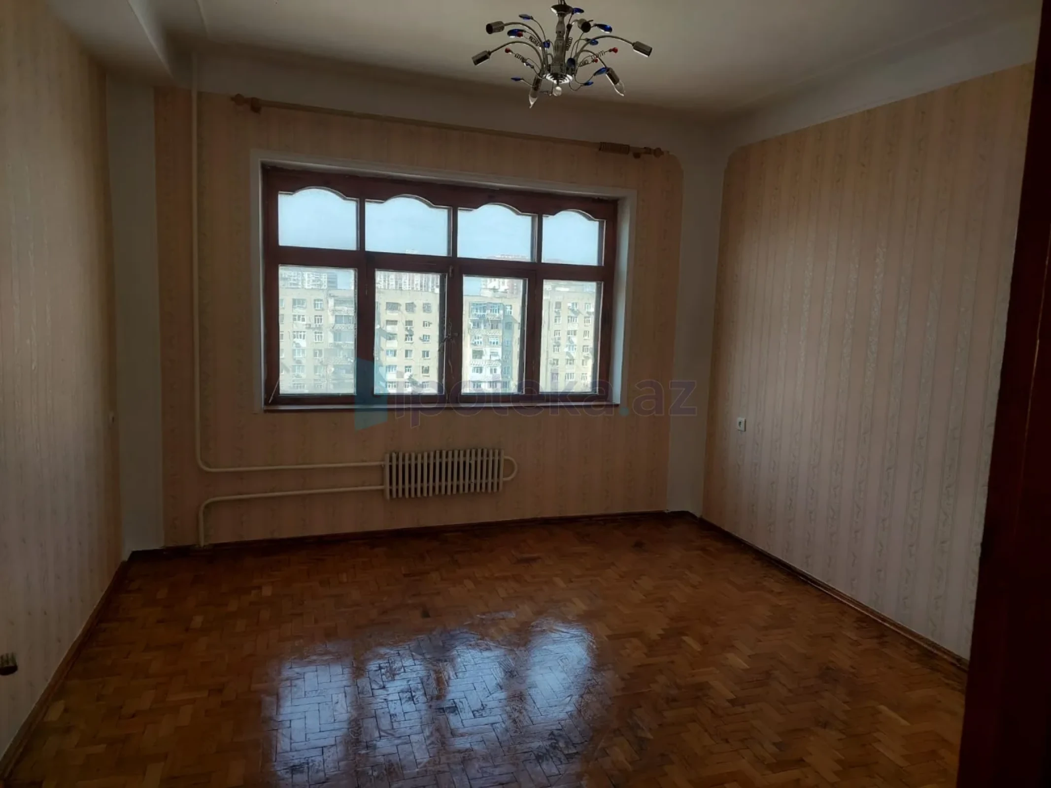 Satılır 4 otaqlı köhnə tikili 100 m²