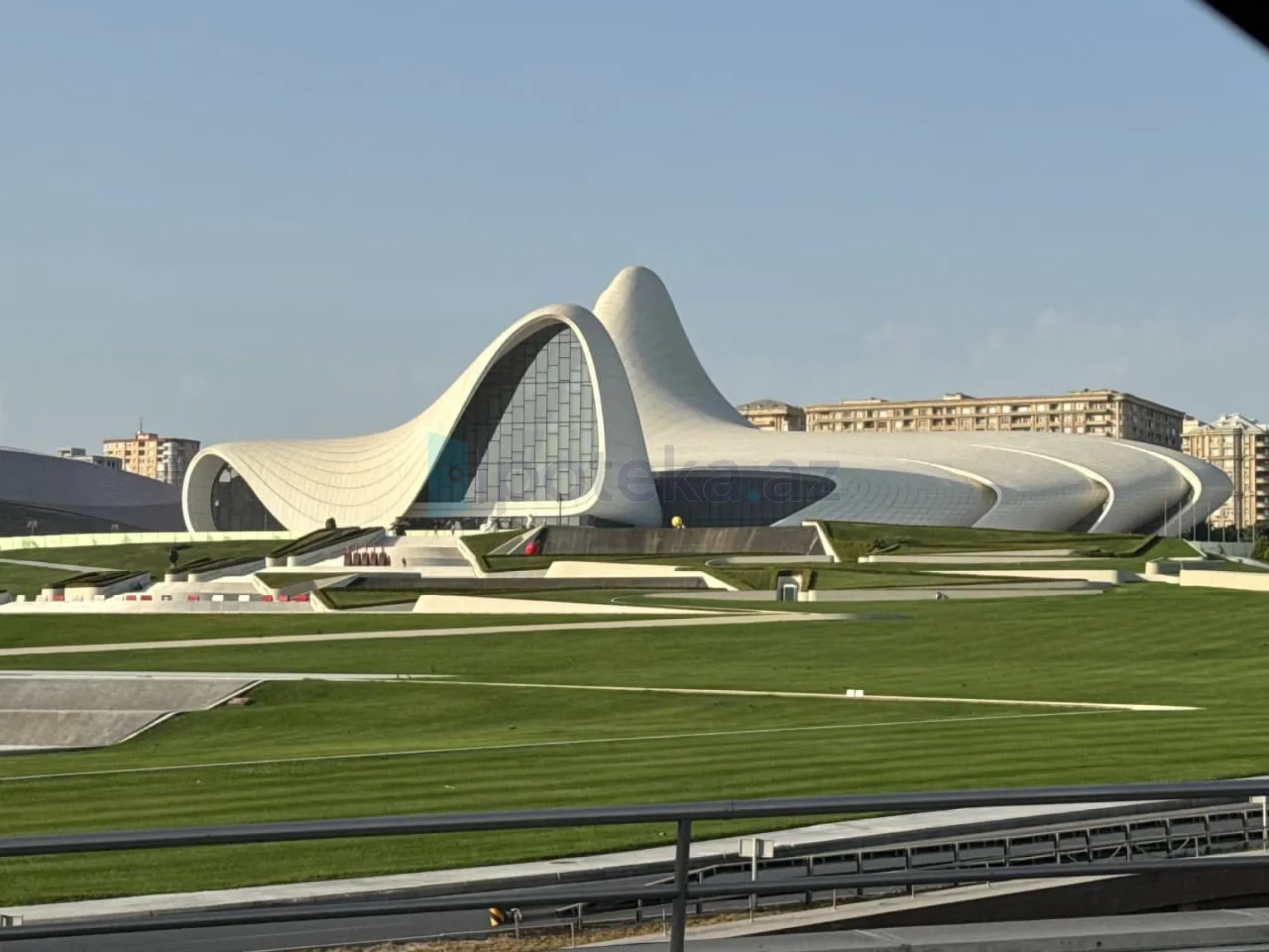 Satılır 4 otaqlı yeni tikili 240 m²