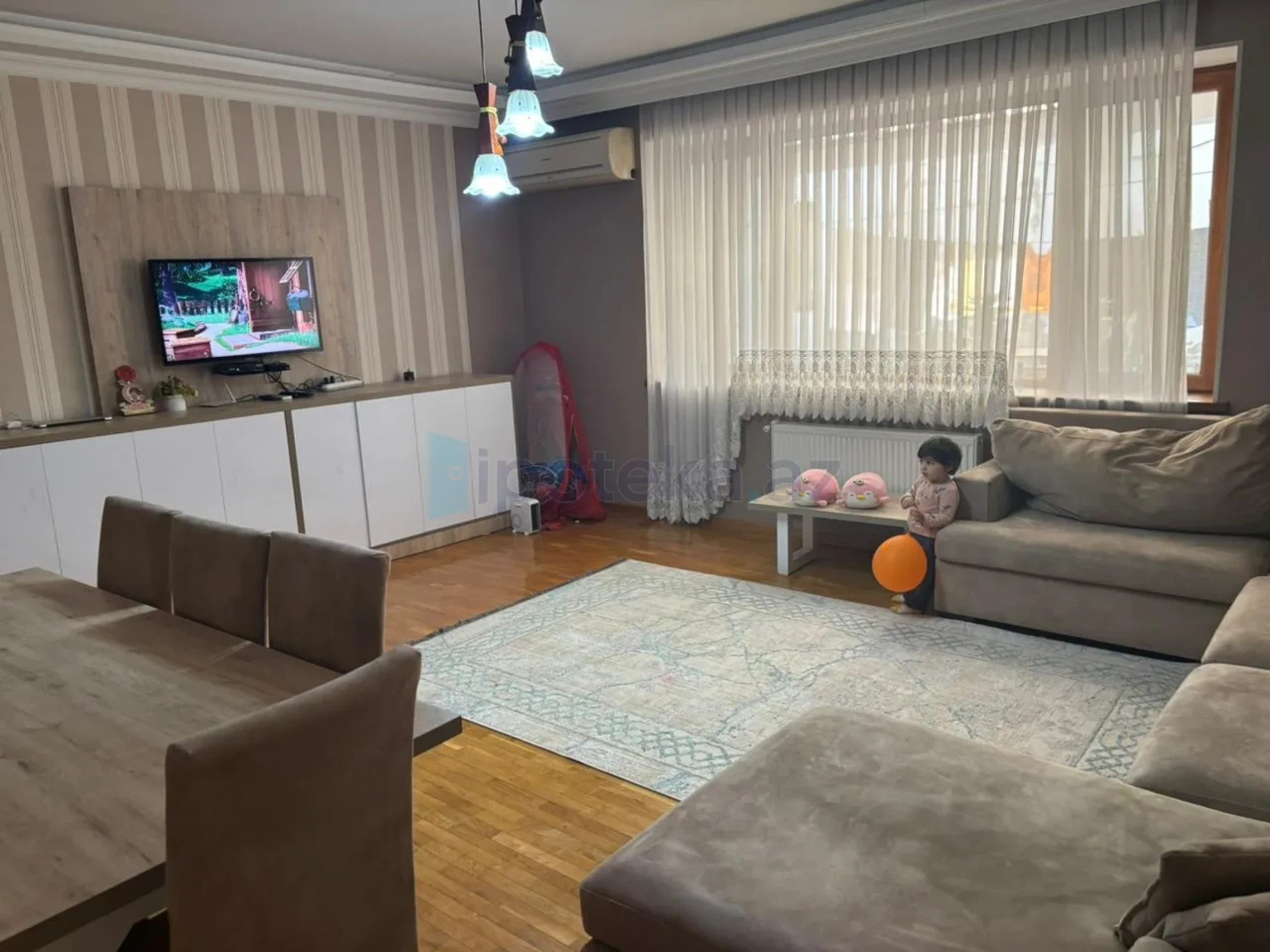Satılır 3 otaqlı köhnə tikili 150 m²
