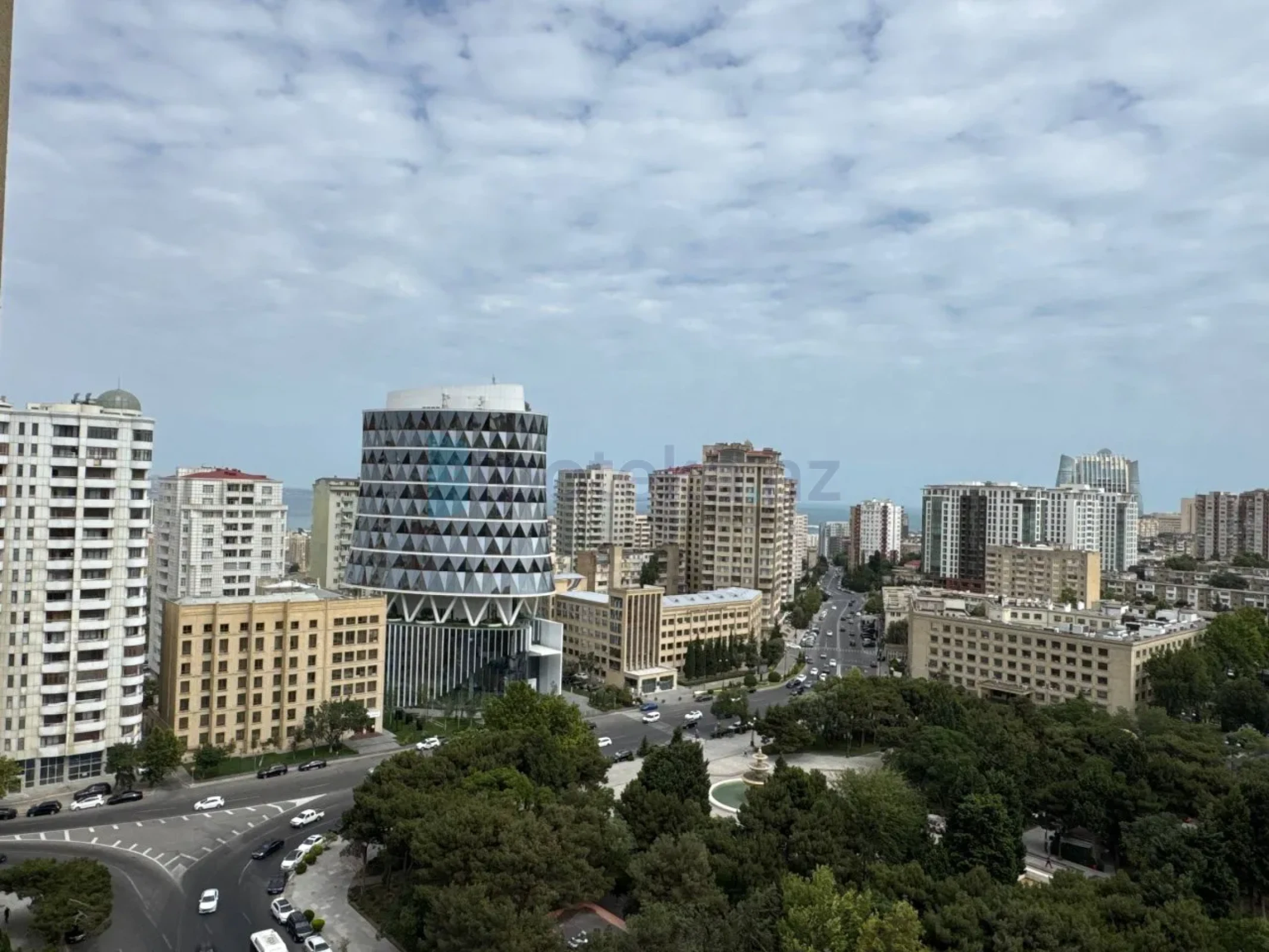 Satılır 2 otaqlı yeni tikili 101 m²