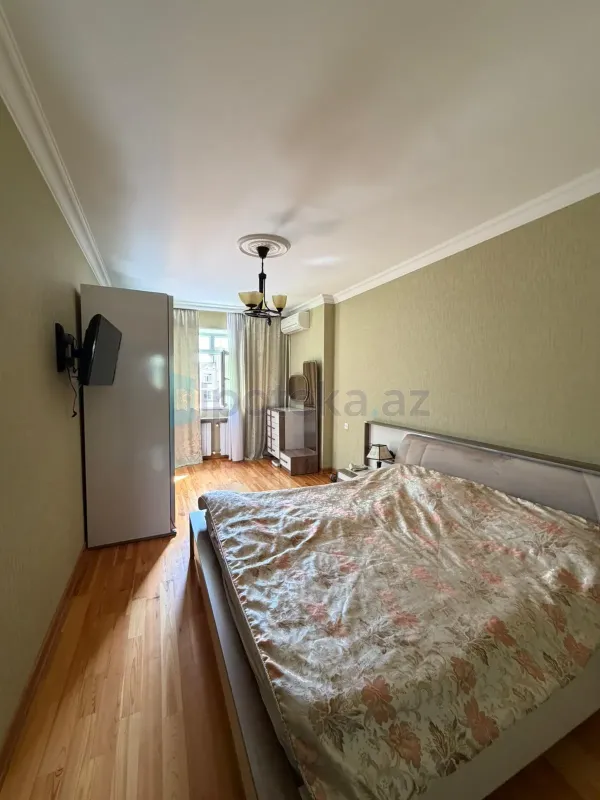 Satılır 4 otaqlı köhnə tikili 82 m²