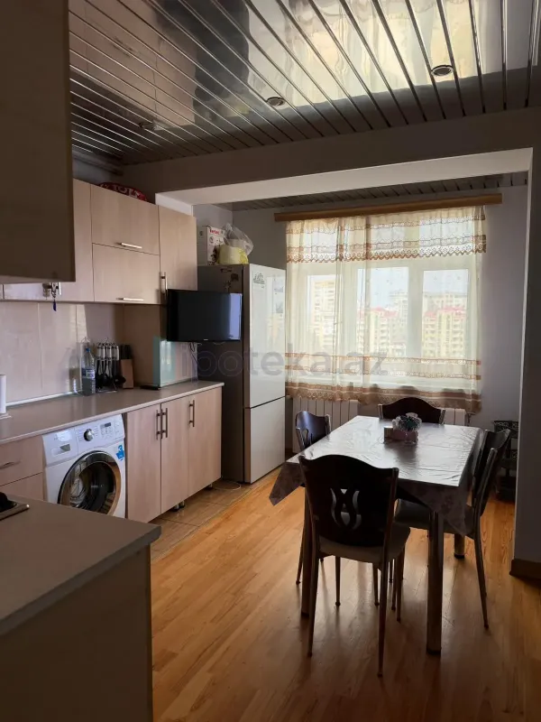 Satılır 4 otaqlı köhnə tikili 82 m²