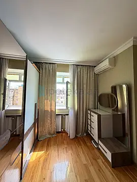 Satılır 4 otaqlı köhnə tikili 82 m²