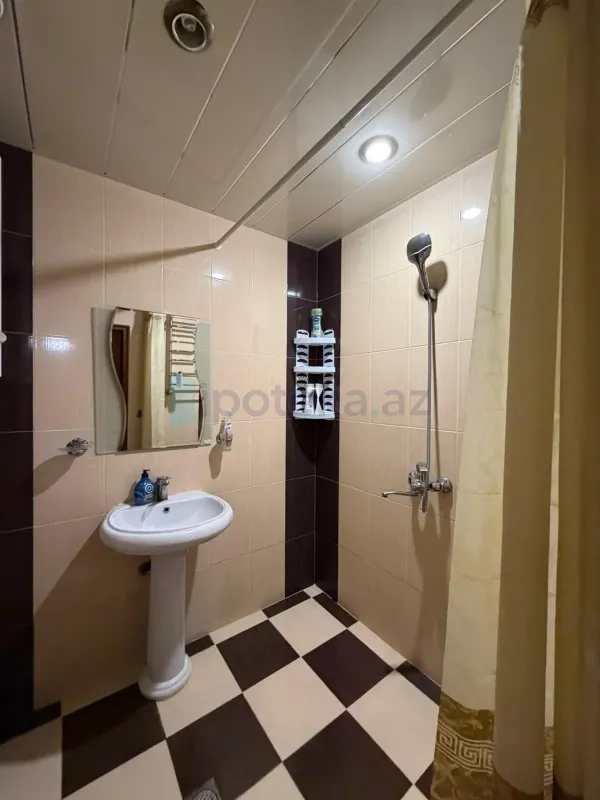 Satılır 4 otaqlı köhnə tikili 82 m²