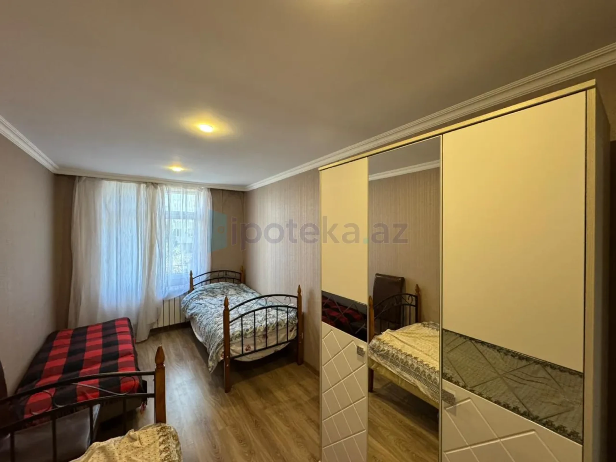 Satılır 3 otaqlı köhnə tikili 75 m²