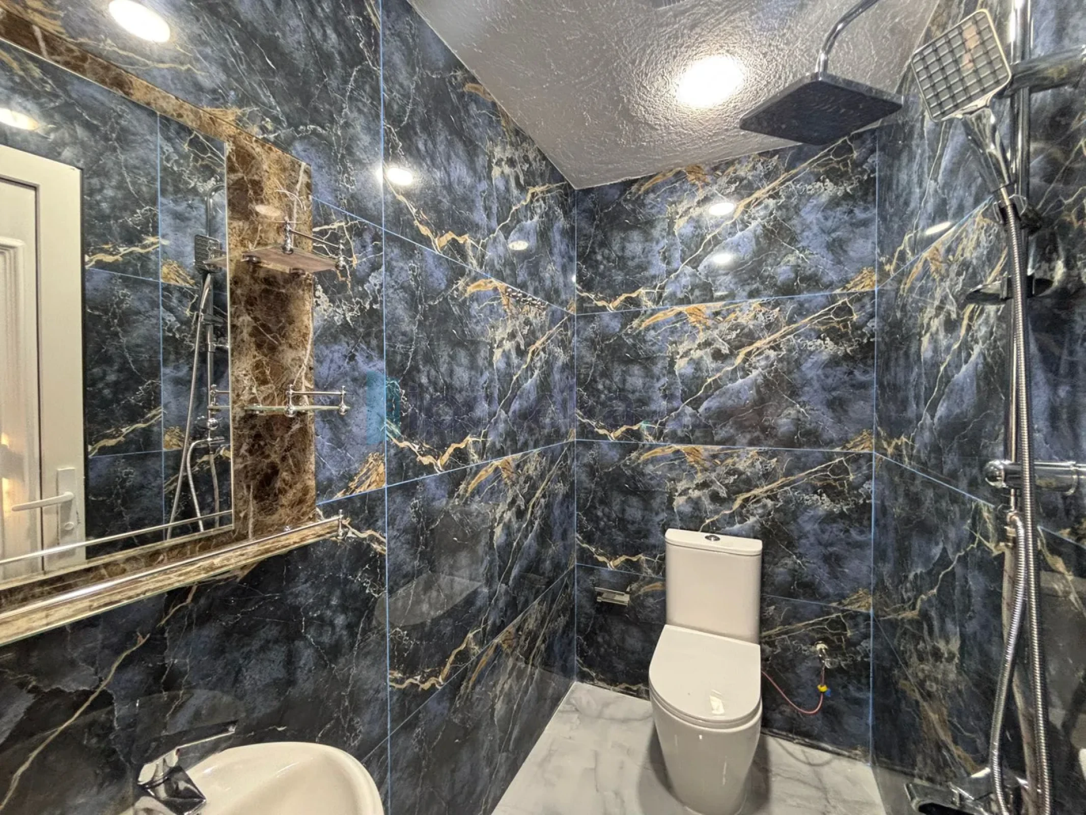 Satılır 4 otaqlı mənzil 150 m²