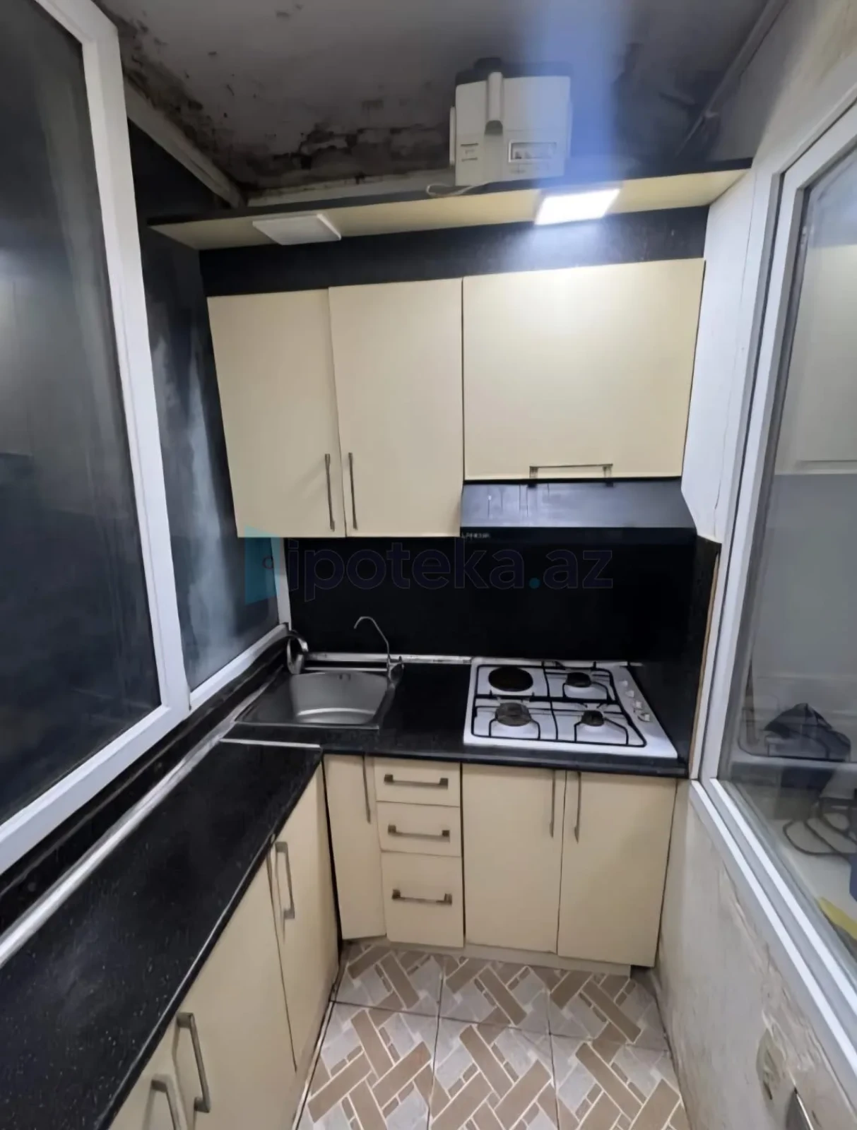Satılır 2 otaqlı köhnə tikili 30 m²