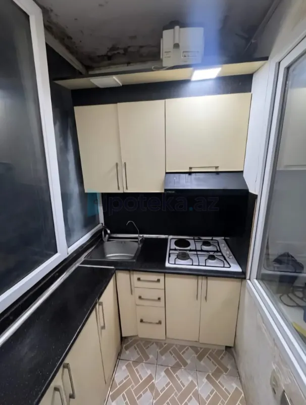 Satılır 2 otaqlı köhnə tikili 30 m²