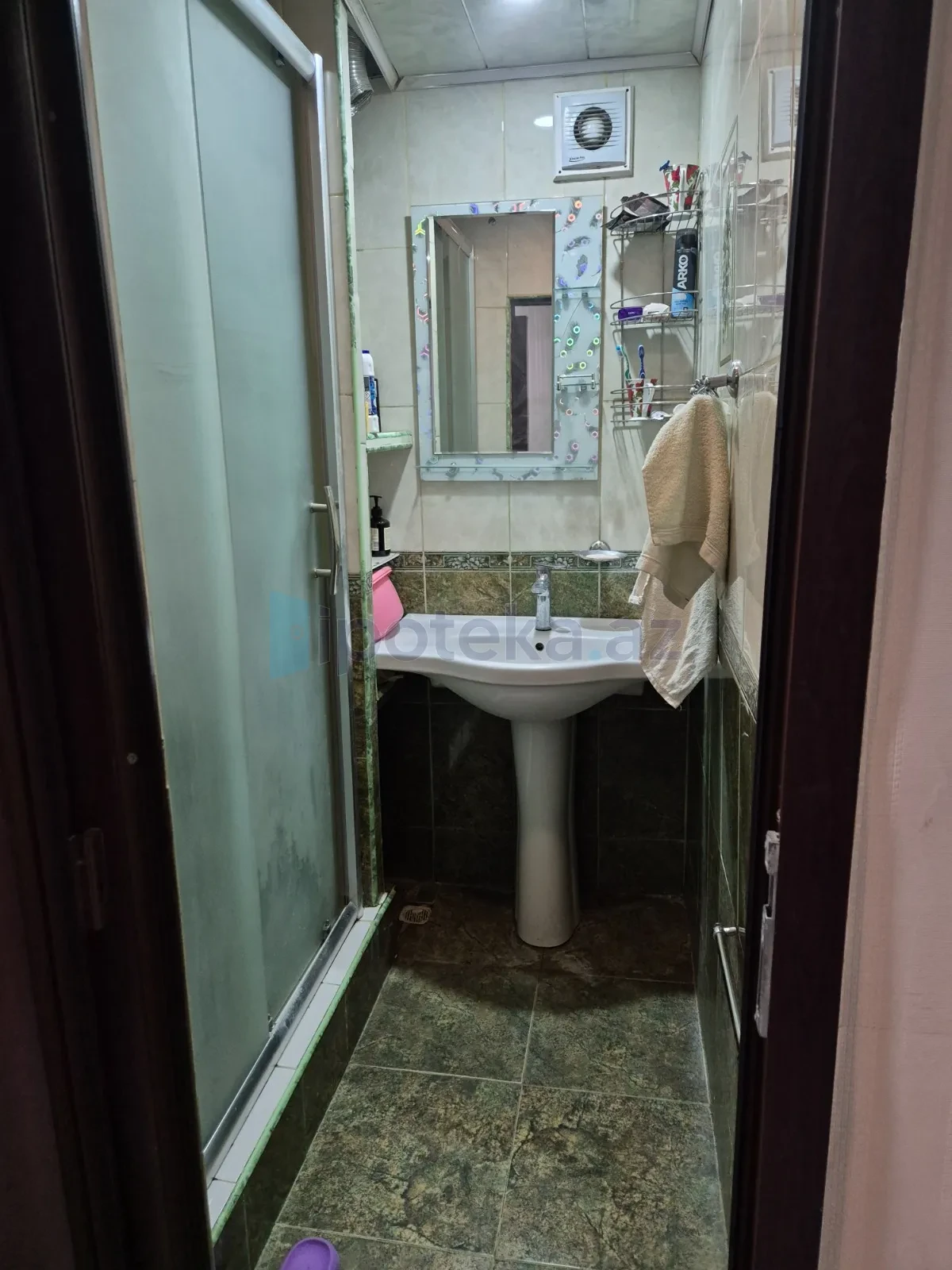 Satılır 2 otaqlı köhnə tikili 55 m²