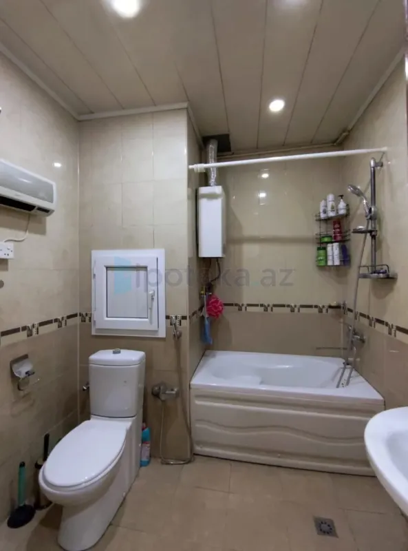 Satılır 4 otaqlı köhnə tikili 110 m²