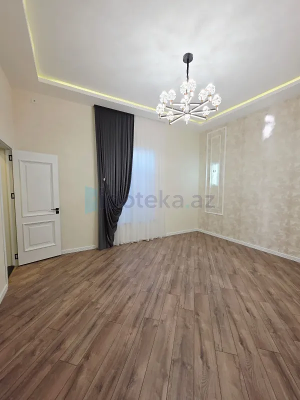 Satılır 5 otaqlı mənzil 240 m²