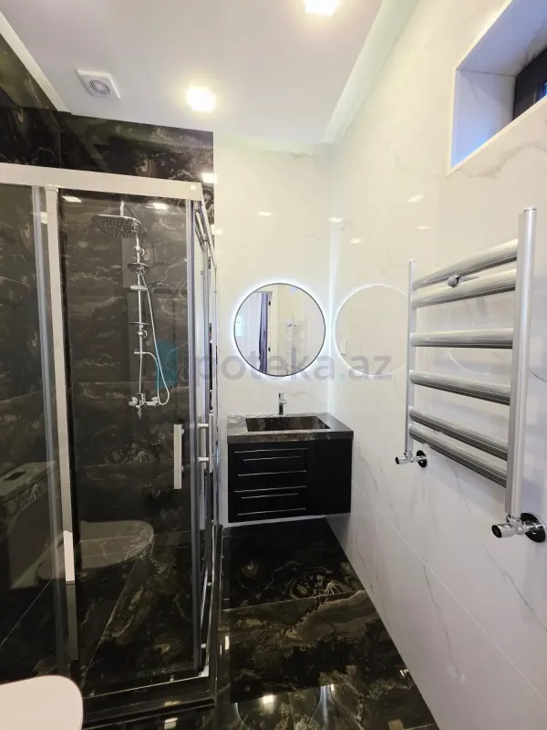 Satılır 5 otaqlı mənzil 240 m²