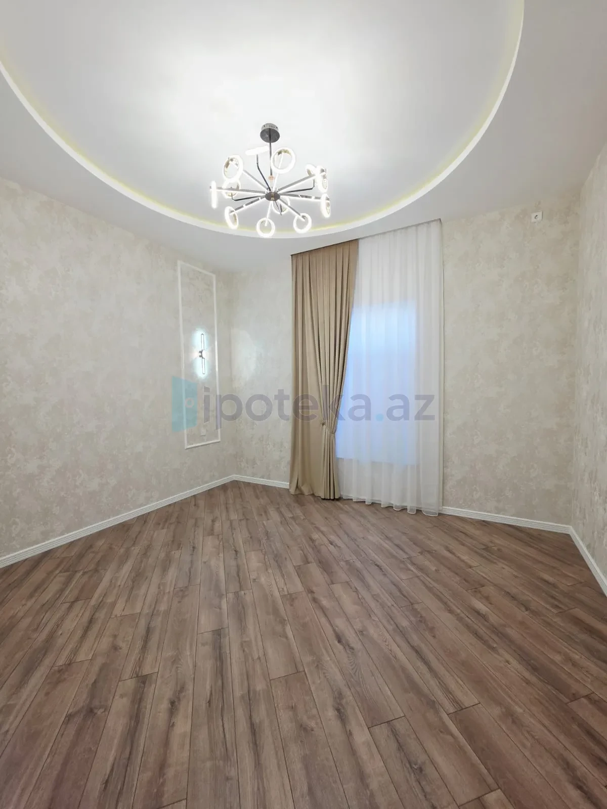 Satılır 5 otaqlı mənzil 240 m²