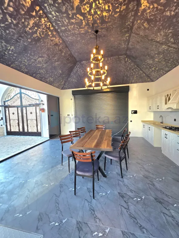 Satılır 5 otaqlı mənzil 240 m²