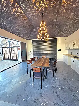 Satılır 5 otaqlı mənzil 240 m²