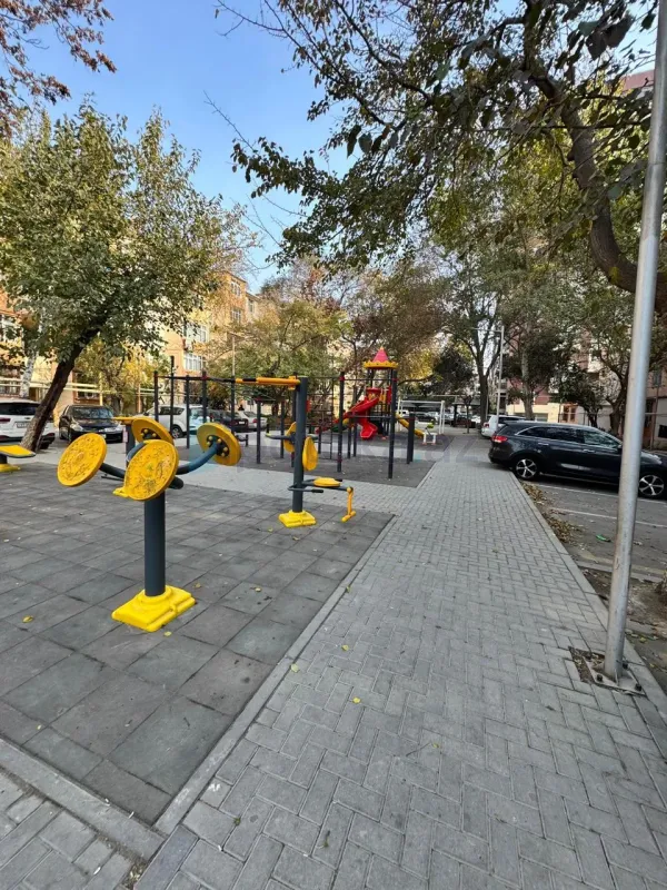 Satılır 2 otaqlı köhnə tikili 60 m²
