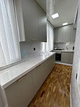 Satılır 3 otaqlı köhnə tikili 75 m²