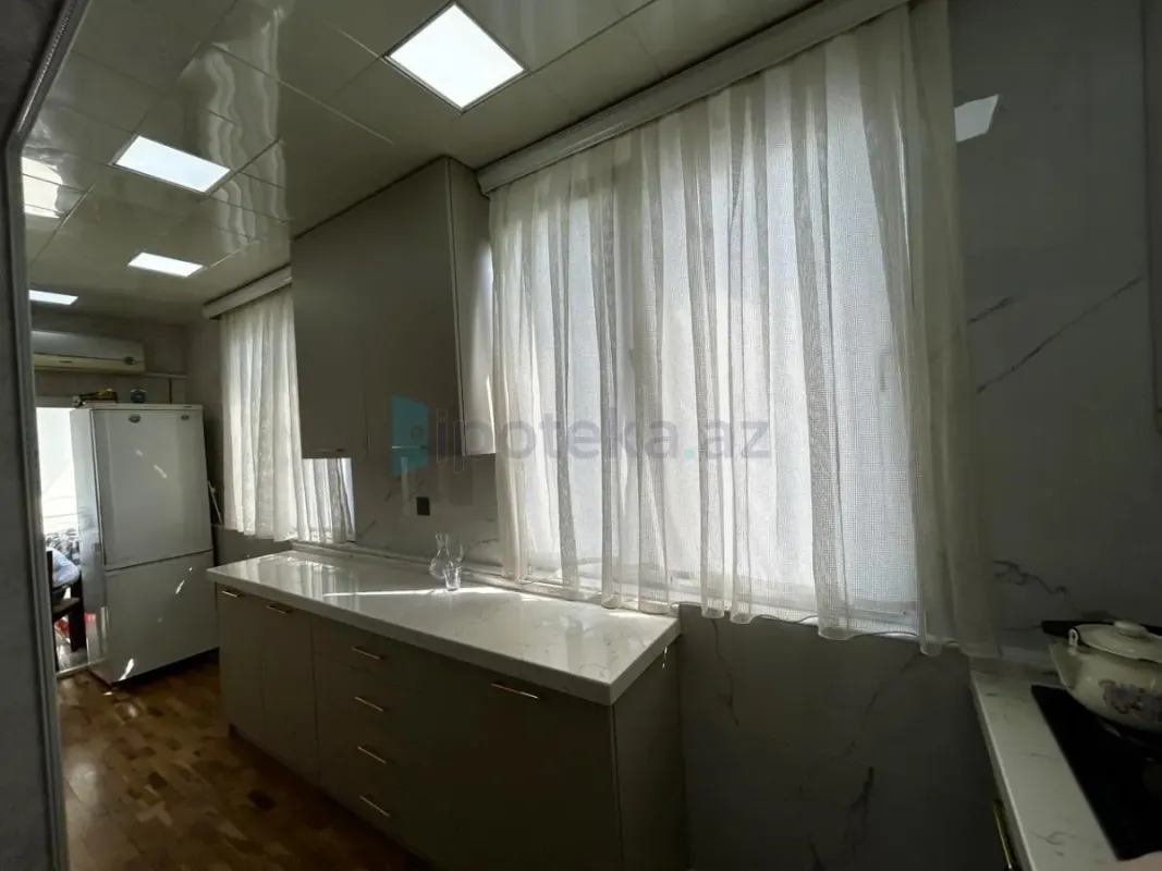 Satılır 3 otaqlı köhnə tikili 75 m²