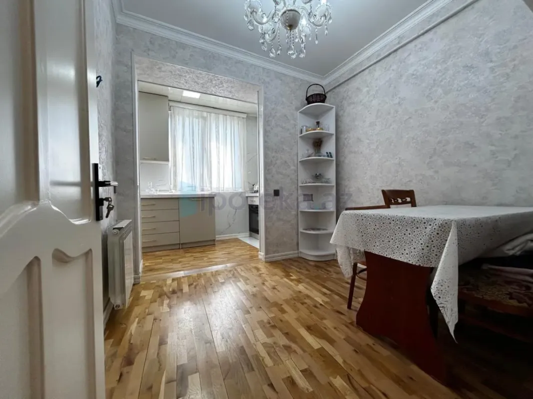 Satılır 3 otaqlı köhnə tikili 75 m²
