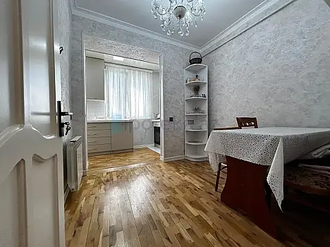 Satılır 3 otaqlı köhnə tikili 75 m²
