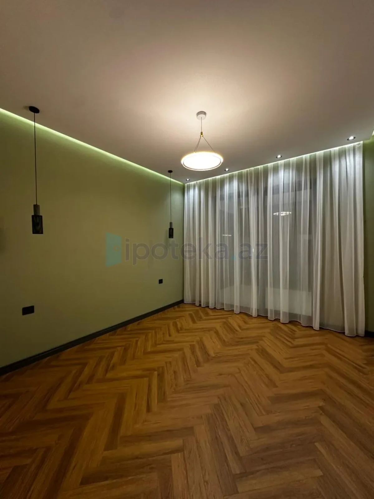 Satılır 5 otaqlı mənzil 250 m²