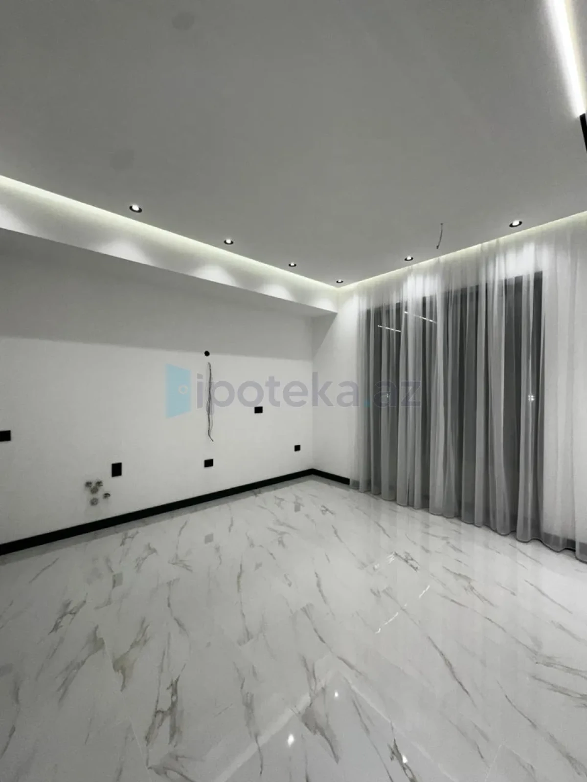 Satılır 5 otaqlı mənzil 250 m²