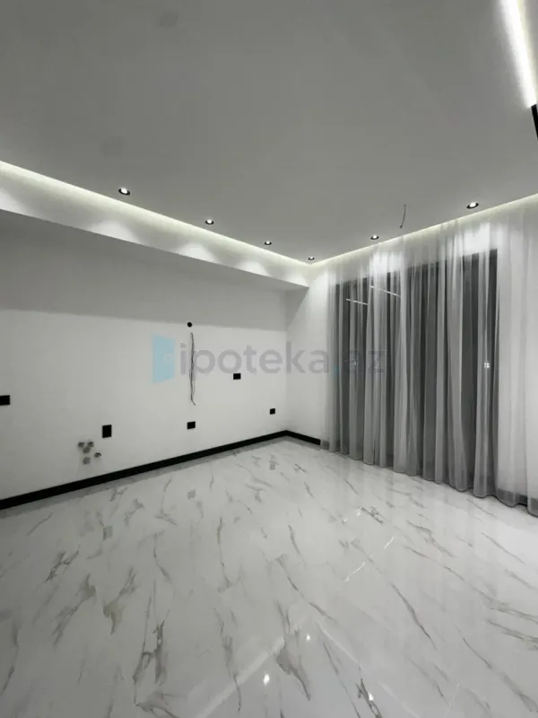 Satılır 5 otaqlı mənzil 250 m²