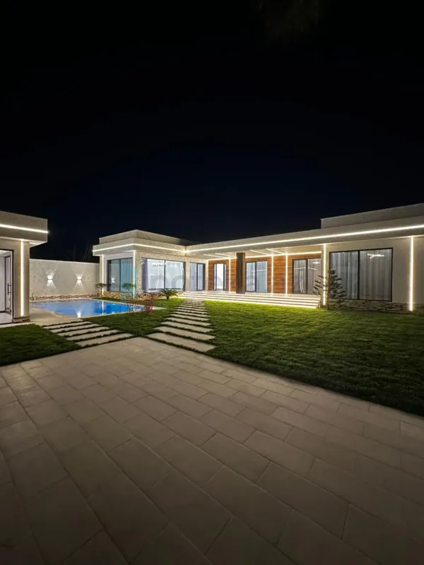 Satılır 5 otaqlı mənzil 250 m²