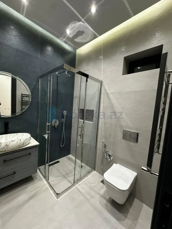 Satılır 5 otaqlı mənzil 250 m²