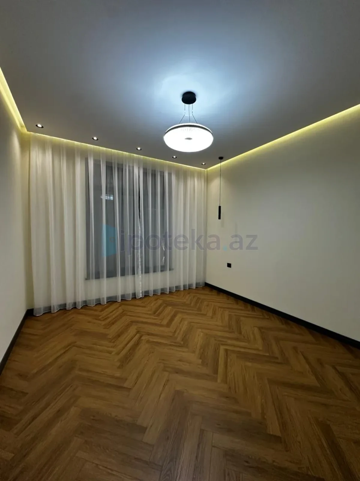 Satılır 5 otaqlı mənzil 250 m²