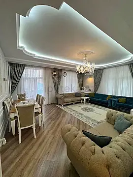 Satılır 4 otaqlı yeni tikili 200 m²