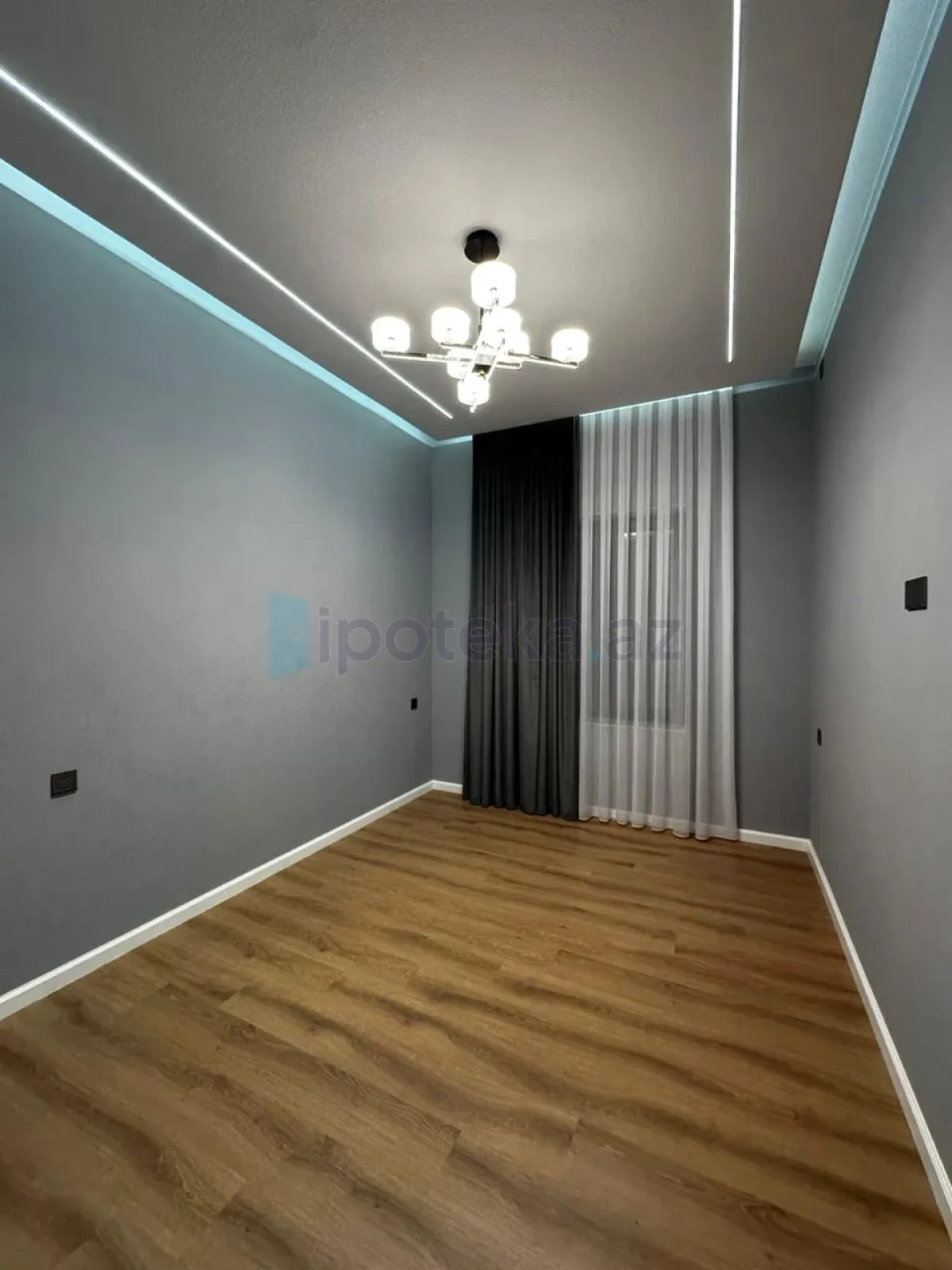 Satılır 4 otaqlı mənzil 150 m²