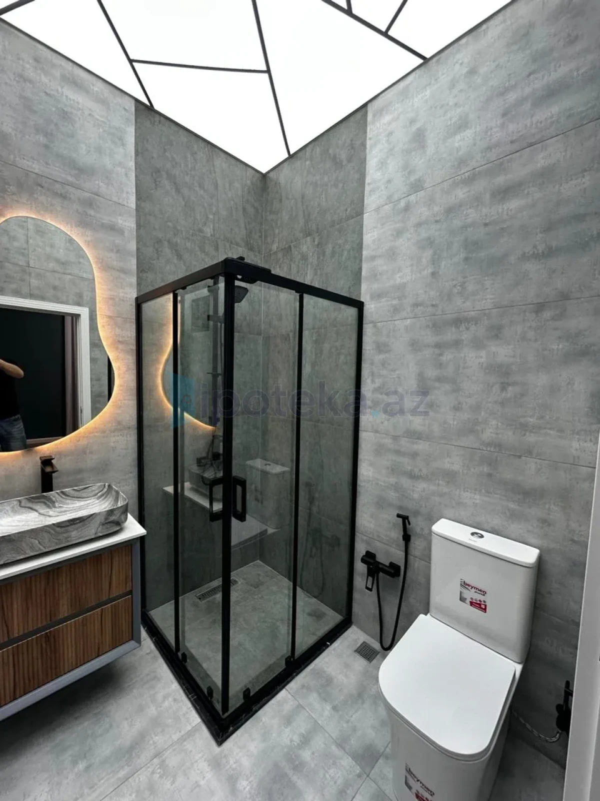 Satılır 4 otaqlı mənzil 150 m²