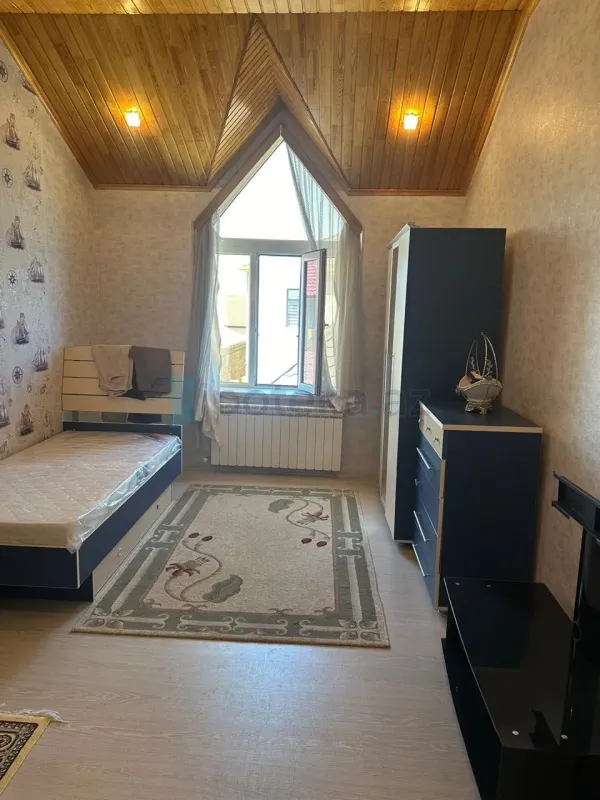 Satılır 4 otaqlı mənzil 200 m²