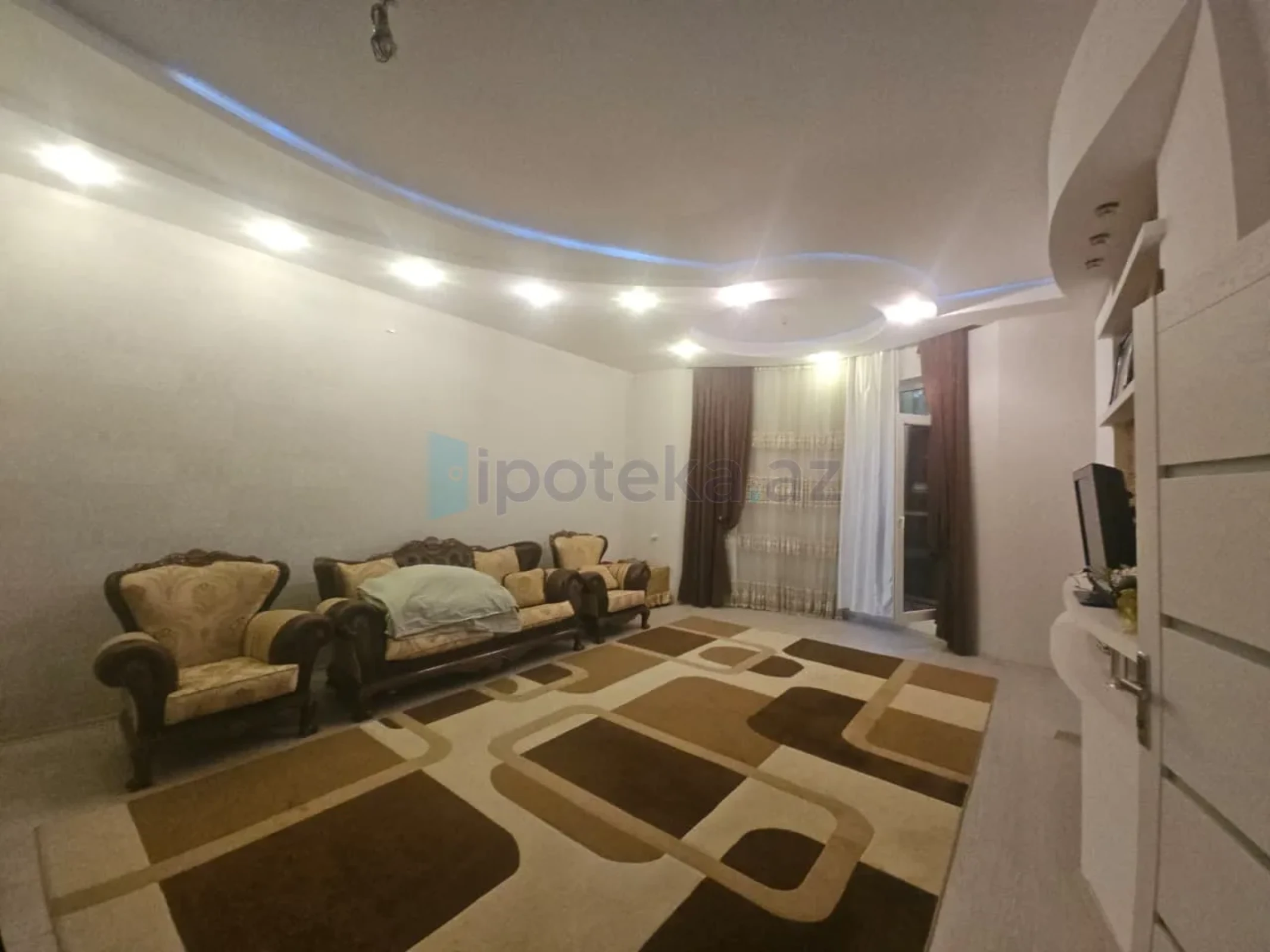 Satılır 4 otaqlı mənzil 200 m²
