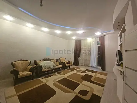 Satılır 4 otaqlı mənzil 200 m²