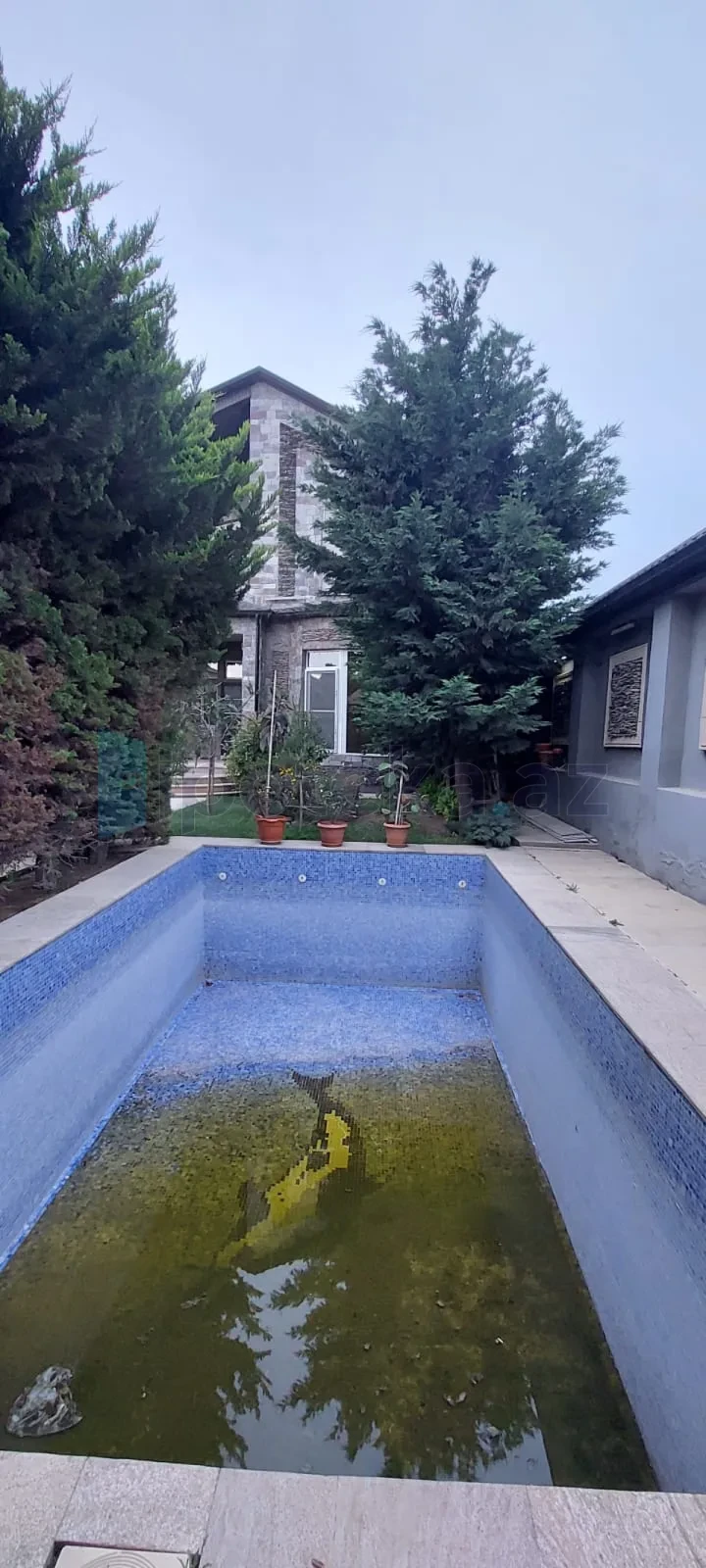 Satılır 4 otaqlı mənzil 200 m²