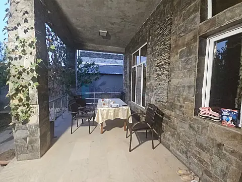 Satılır 4 otaqlı mənzil 200 m²