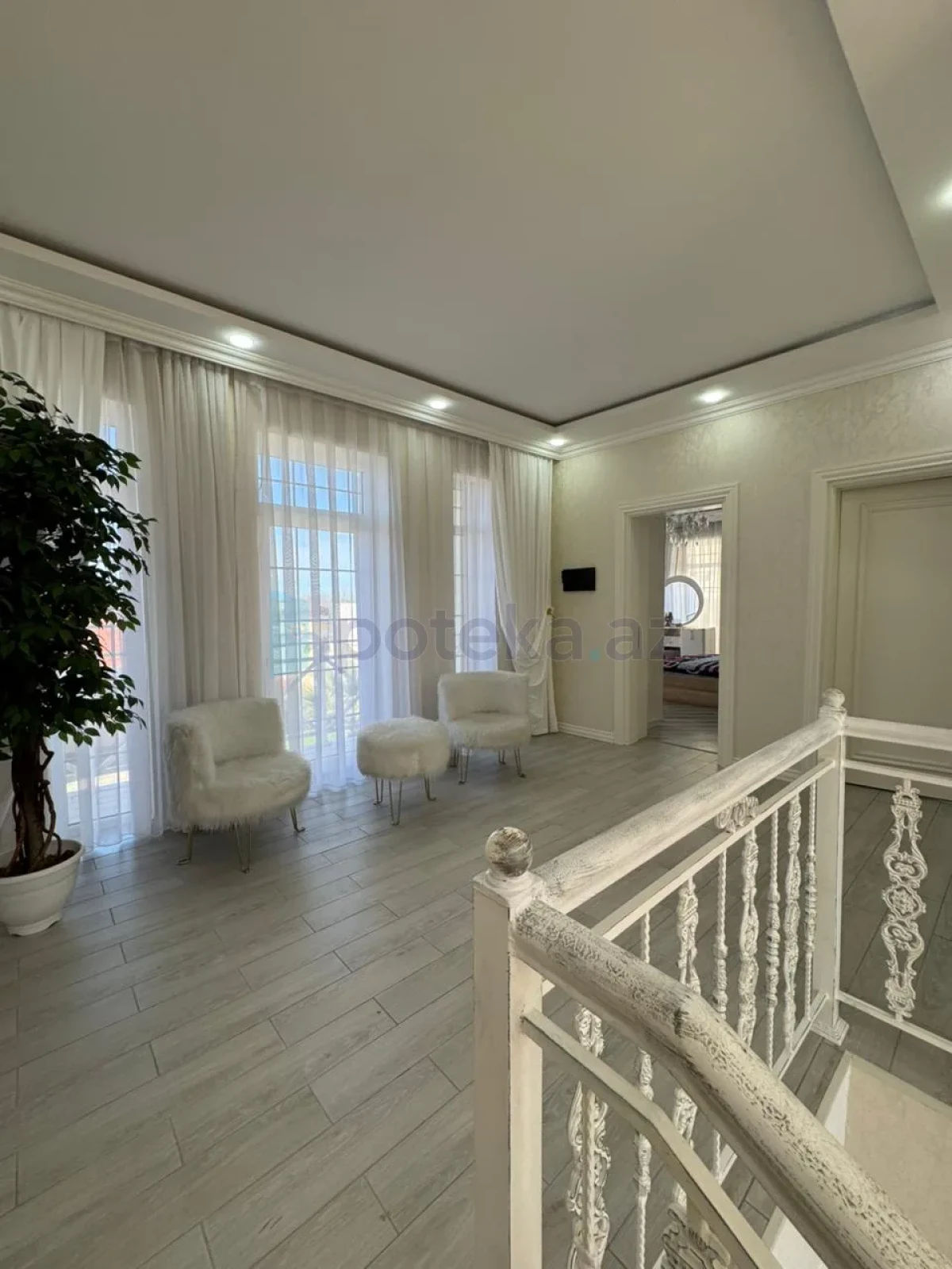 Satılır 6 otaqlı mənzil 300 m²