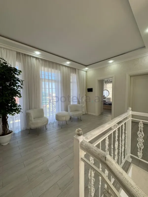 Satılır 6 otaqlı mənzil 300 m²