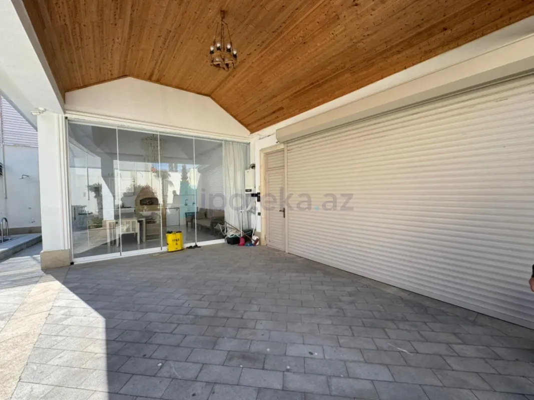 Satılır 6 otaqlı mənzil 300 m²