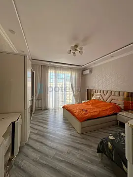 Satılır 6 otaqlı mənzil 300 m²
