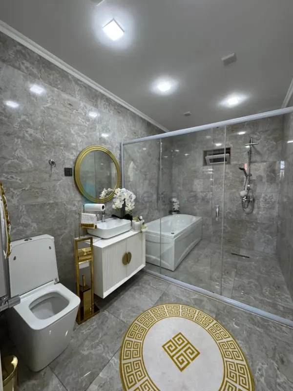 Satılır 6 otaqlı mənzil 300 m²