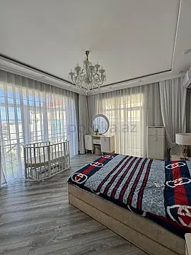 Satılır 6 otaqlı mənzil 300 m²