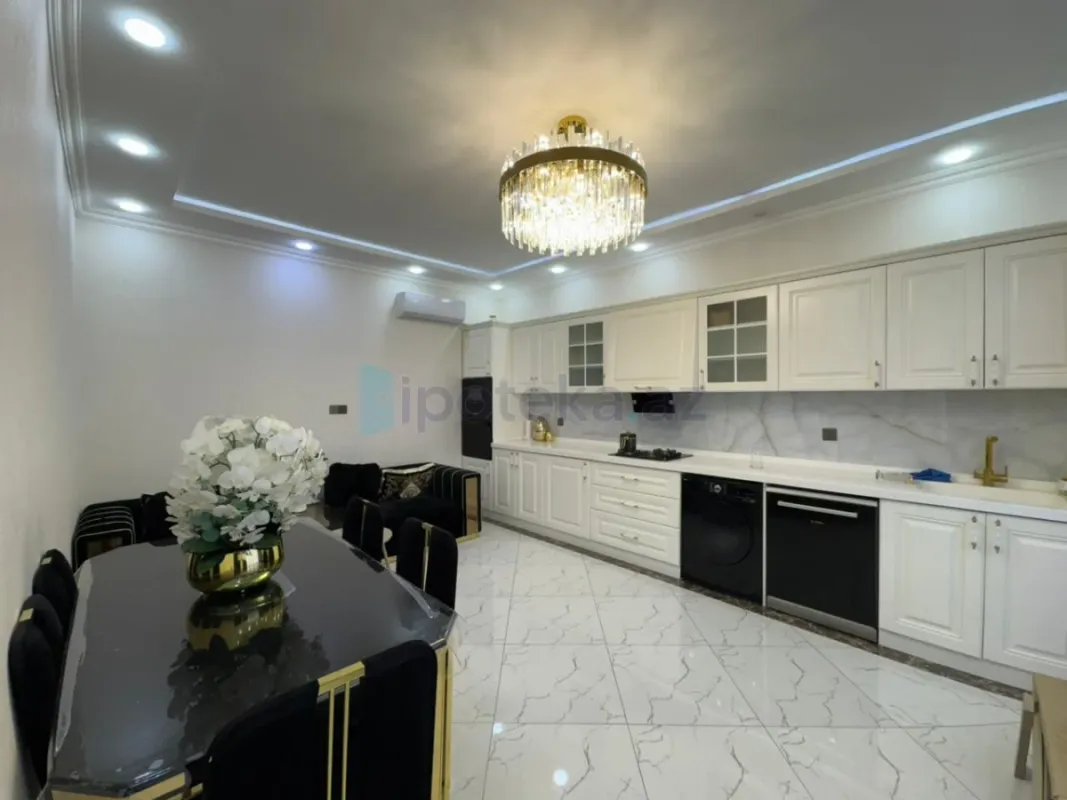Satılır 6 otaqlı mənzil 300 m²