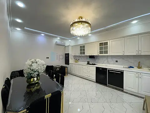 Satılır 6 otaqlı mənzil 300 m²