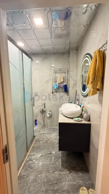 Satılır 3 otaqlı köhnə tikili 80 m²