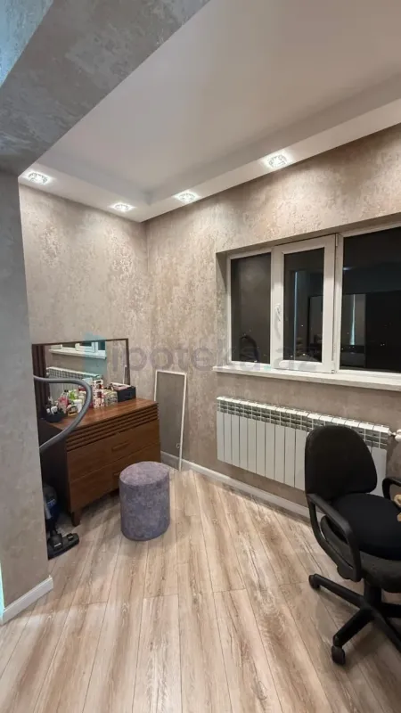 Satılır 3 otaqlı köhnə tikili 80 m²