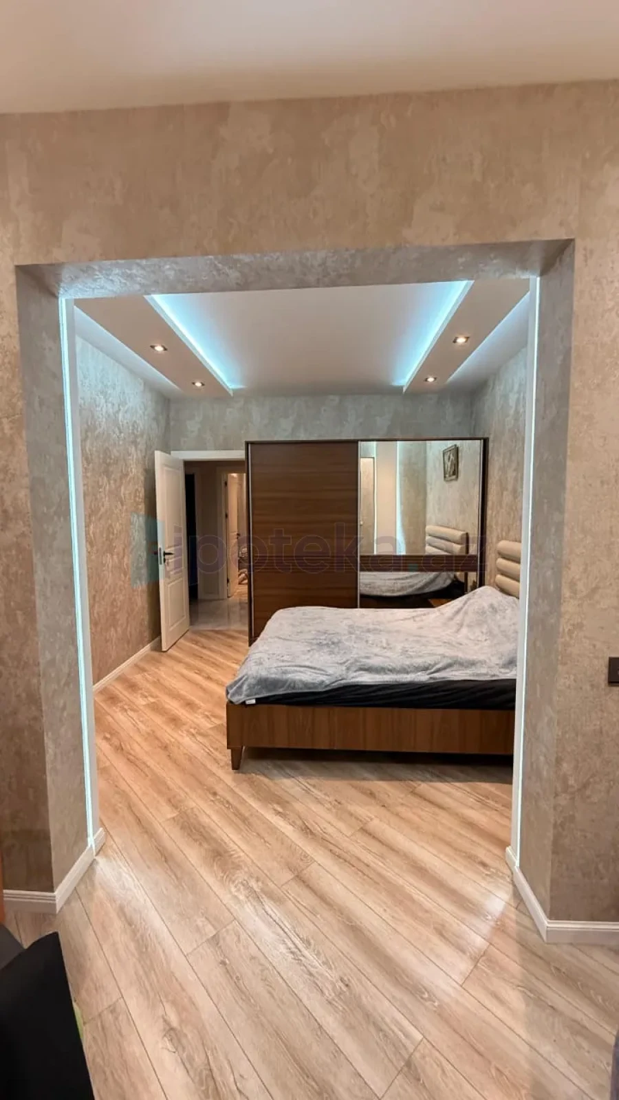 Satılır 3 otaqlı köhnə tikili 80 m²